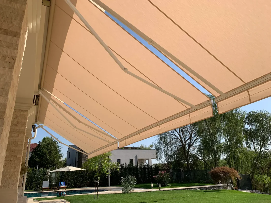 copertina retractabilă loggia electrică