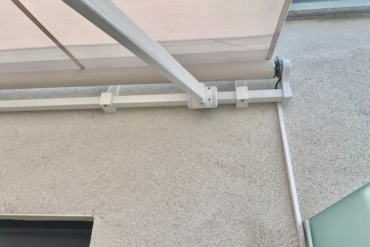 montaj console pe perete cu polistiren