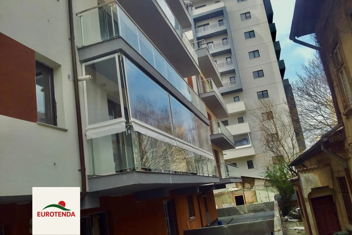 rulou cu folie transparentă balcon